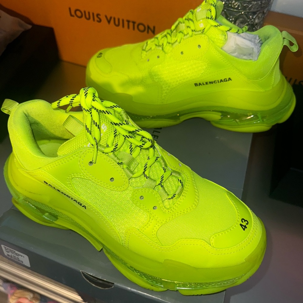 Men’s Triple S balenciaga size 43

Worn 4-5 times
